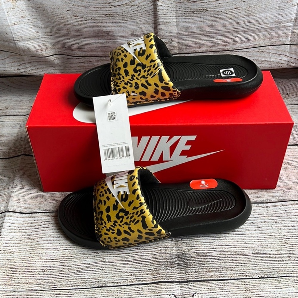Nike Black and Brown Sandals reposted item they are to tight for my feet
